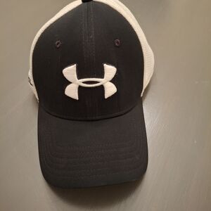 Under Armour Black and White Golf Fitted Cap UA Classic Fit